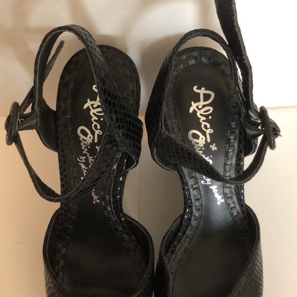 ⭐️LIKE NEW ⭐️Alice and Olivia Wedge⭐️ - Picture 5 of 14